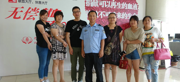 劉潭服裝組織員工義務(wù)獻血愛心公益活動