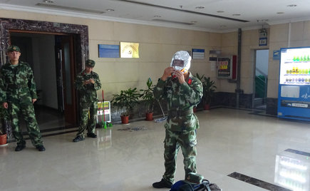 劉潭消防中隊來劉潭服裝進行消防設(shè)備現(xiàn)場培訓(xùn)