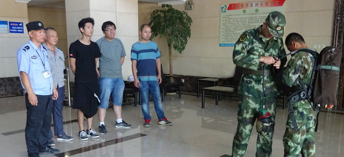 劉潭消防中隊來劉潭服裝進行消防設(shè)備現(xiàn)場培訓