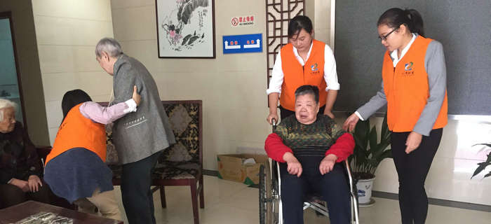 情暖重陽(yáng)，愛(ài)至養(yǎng)老院|劉潭服裝志愿者與老人們歡度重陽(yáng)