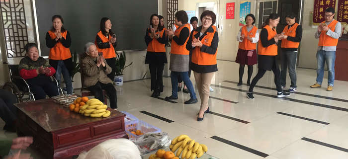 情暖重陽(yáng)，愛(ài)至養(yǎng)老院|劉潭服裝志愿者與老人們歡度重陽(yáng)