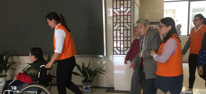 情暖重陽(yáng)，愛(ài)至養(yǎng)老院|劉潭服裝志愿者與老人們歡度重陽(yáng)