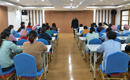 劉潭服裝邀請專家孫陸宇教授對生產(chǎn)加工管理進行現(xiàn)場指導(dǎo)