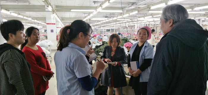 劉潭服裝邀請專家孫陸宇教授對生產(chǎn)加工管理進行現(xiàn)場指導