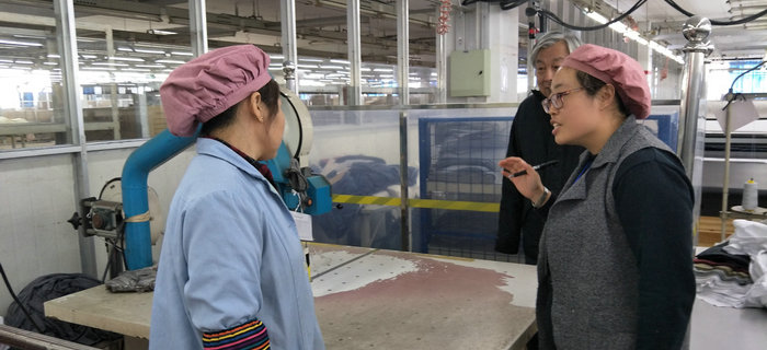 劉潭服裝邀請專家孫陸宇教授對生產(chǎn)加工管理進行現(xiàn)場指導