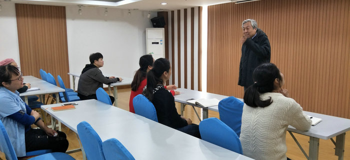 劉潭服裝邀請專家孫陸宇教授對生產(chǎn)加工管理進行現(xiàn)場指導