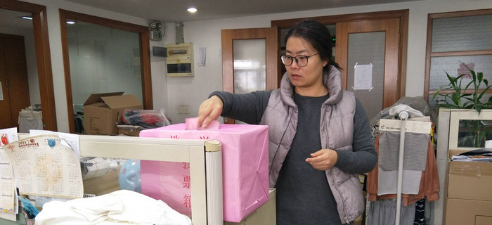 劉潭服裝工會有序組織員工進行梁溪區(qū)人大代表補選活動