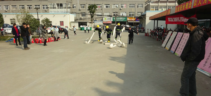 劉潭服裝圓滿(mǎn)舉辦十六屆二次職工消防運(yùn)動(dòng)會(huì)