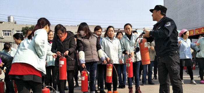 劉潭服裝圓滿(mǎn)舉辦十六屆二次職工消防運(yùn)動(dòng)會(huì)