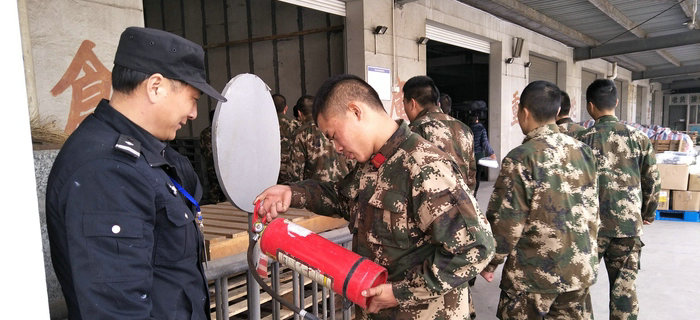 劉潭服裝：劉潭和興源路消防中隊來我司進行消防演練