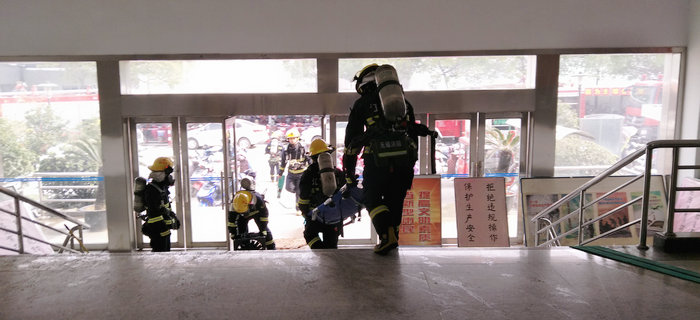 劉潭服裝：劉潭和興源路消防中隊來我司進行消防演練