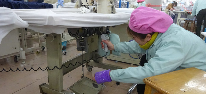 劉潭服裝服裝車間進(jìn)行機(jī)械&ldquo;大保養(yǎng)&rdquo;，過干凈安全的新年