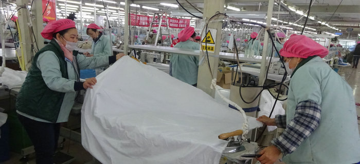 劉潭服裝服裝車間進(jìn)行機(jī)械&ldquo;大保養(yǎng)&rdquo;，過干凈安全的新年