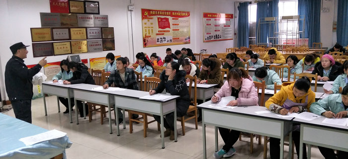 劉潭服裝舉辦歡迎新員工入職培訓會議