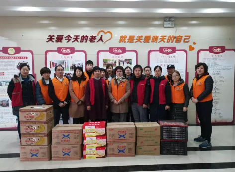 學(xué)雷鋒敬老獻(xiàn)愛心