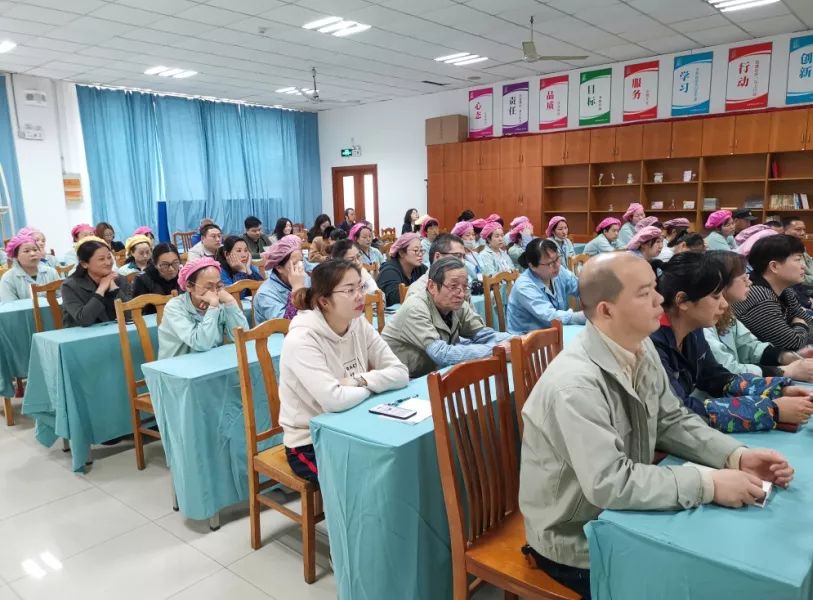 劉潭服裝職代會暨安全生產(chǎn)責(zé)任簽約儀式