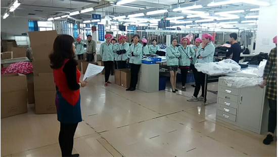 劉潭服裝組織員工簽訂安全責(zé)任書