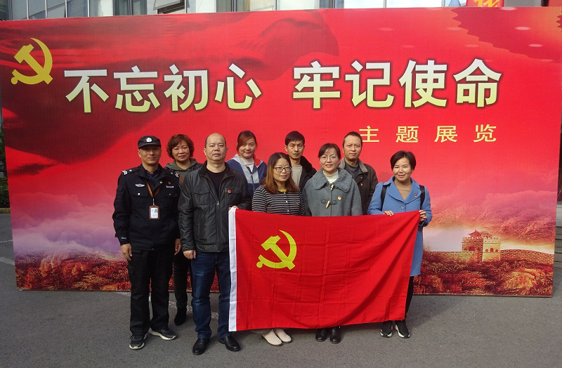 劉潭服裝深入開展教育實踐，接受革命傳統(tǒng)教育