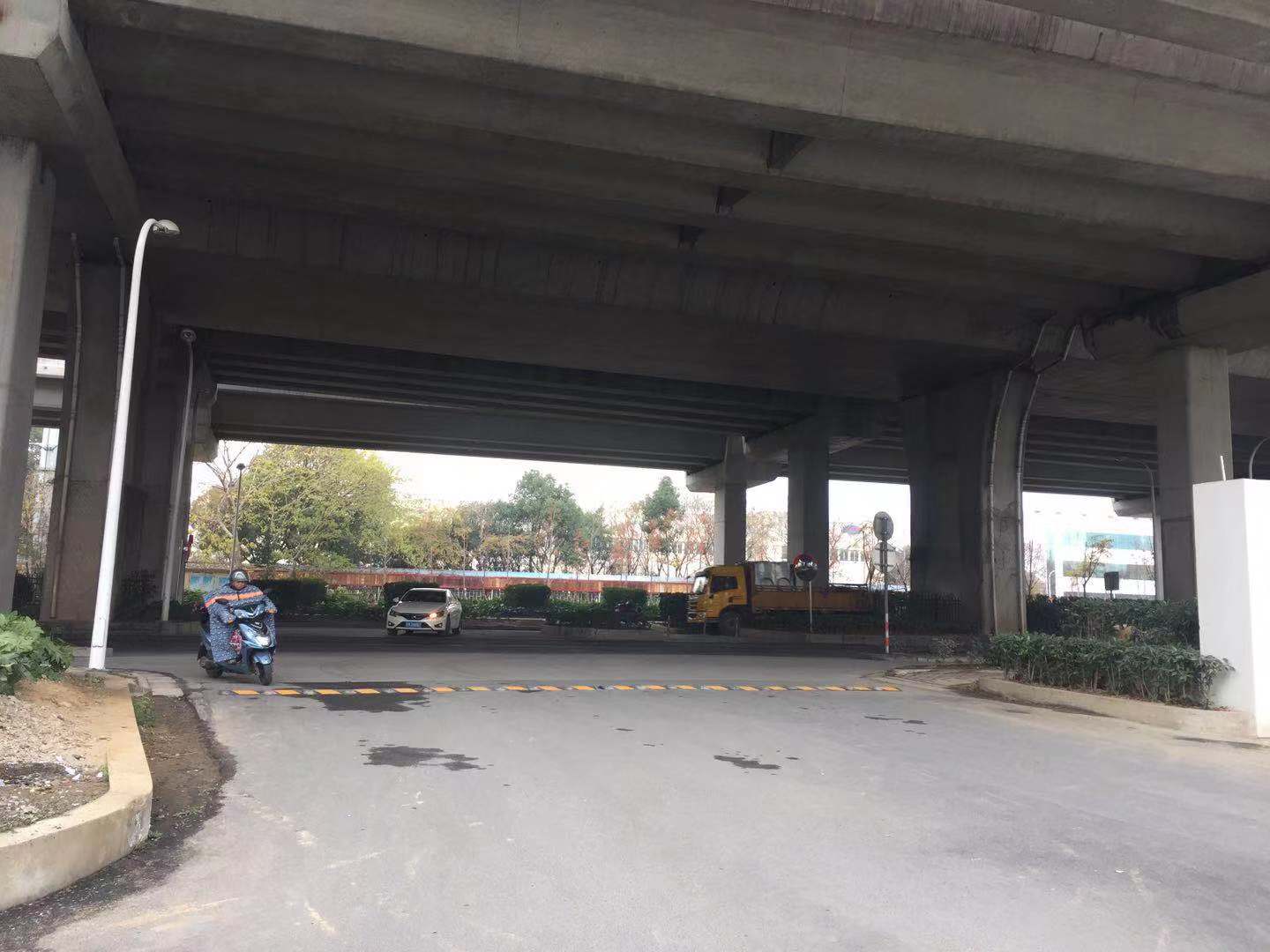 劉潭服裝員工出行安全