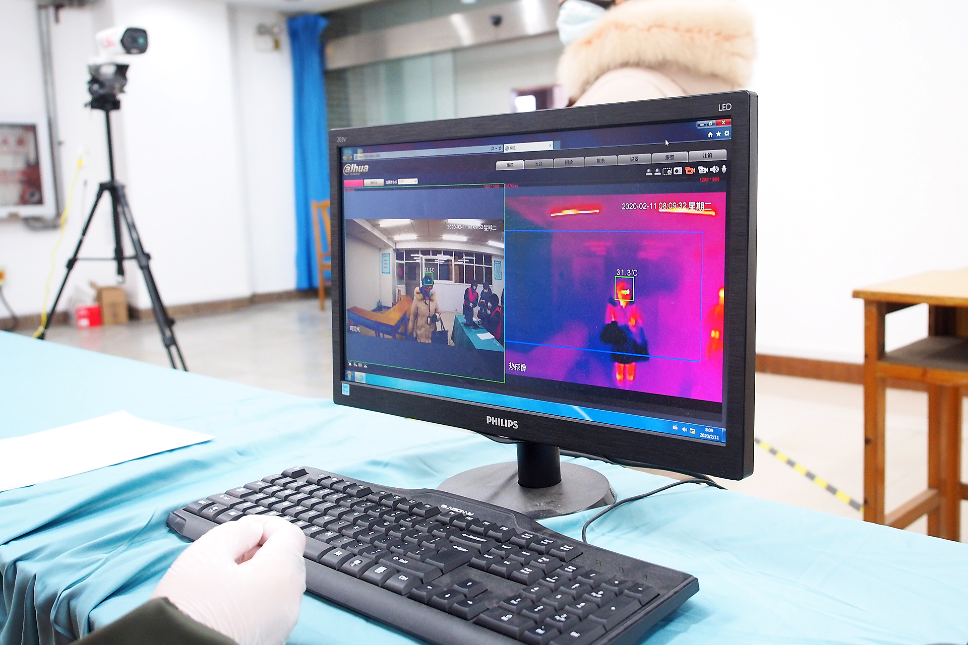 廠區(qū)里的“橙色防線”——?jiǎng)⑻斗b志愿者用行動(dòng)承擔(dān)責(zé)任