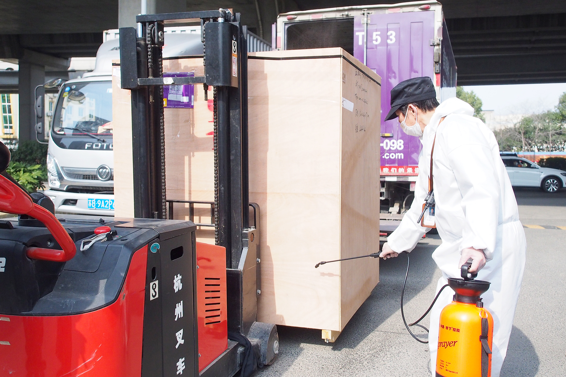 劉潭服裝疫情期間員工及外來(lái)人員、車輛入園須知