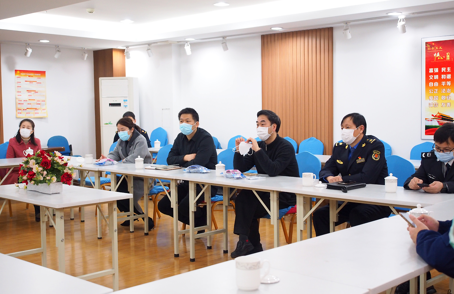 梁溪區(qū)區(qū)長(zhǎng)帶隊(duì)檢查劉潭服裝疫情防控工作