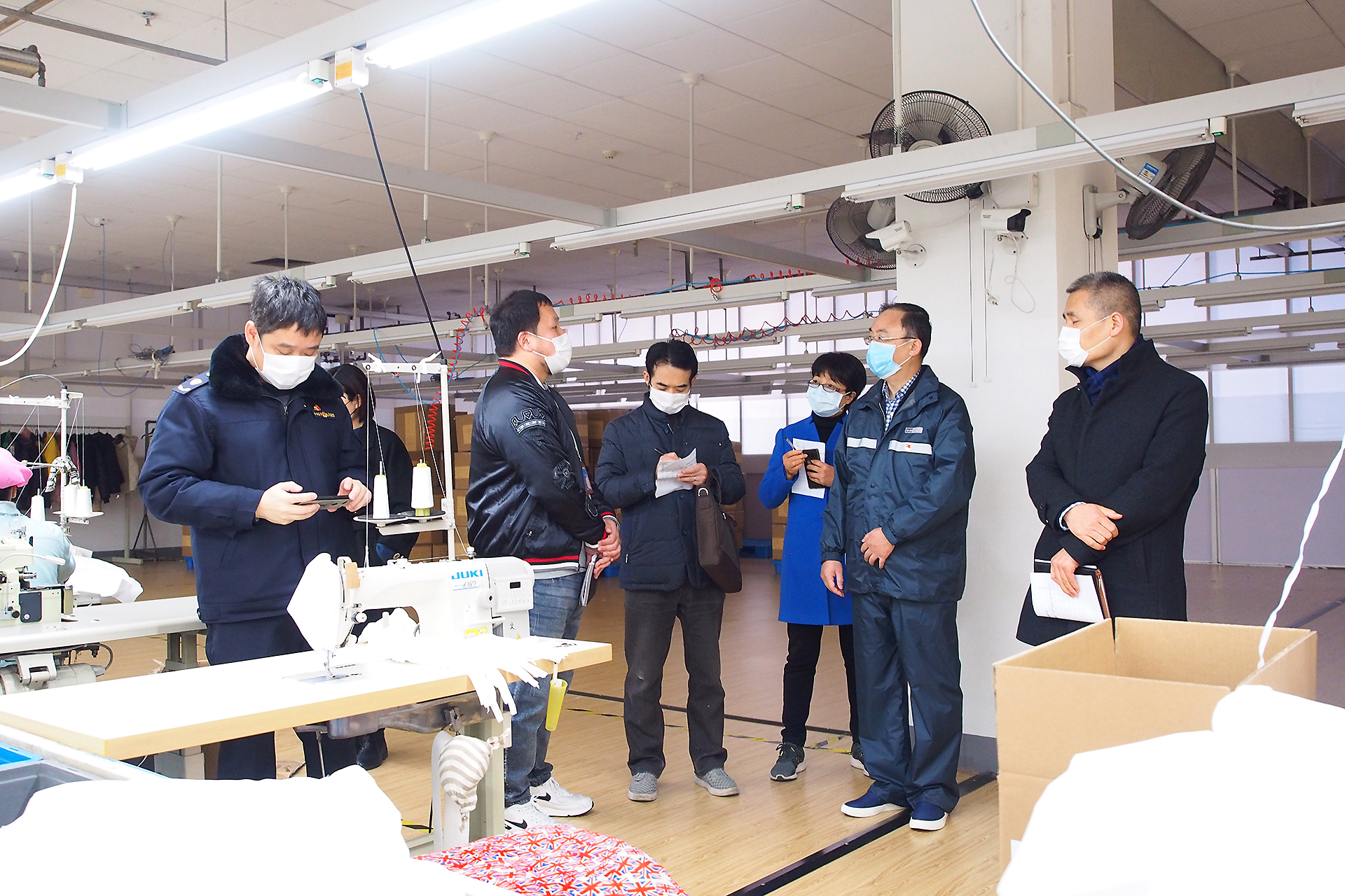 疫情期間市領(lǐng)導(dǎo)“四不兩直”蒞臨劉潭服裝指導(dǎo)防控抗疫工作