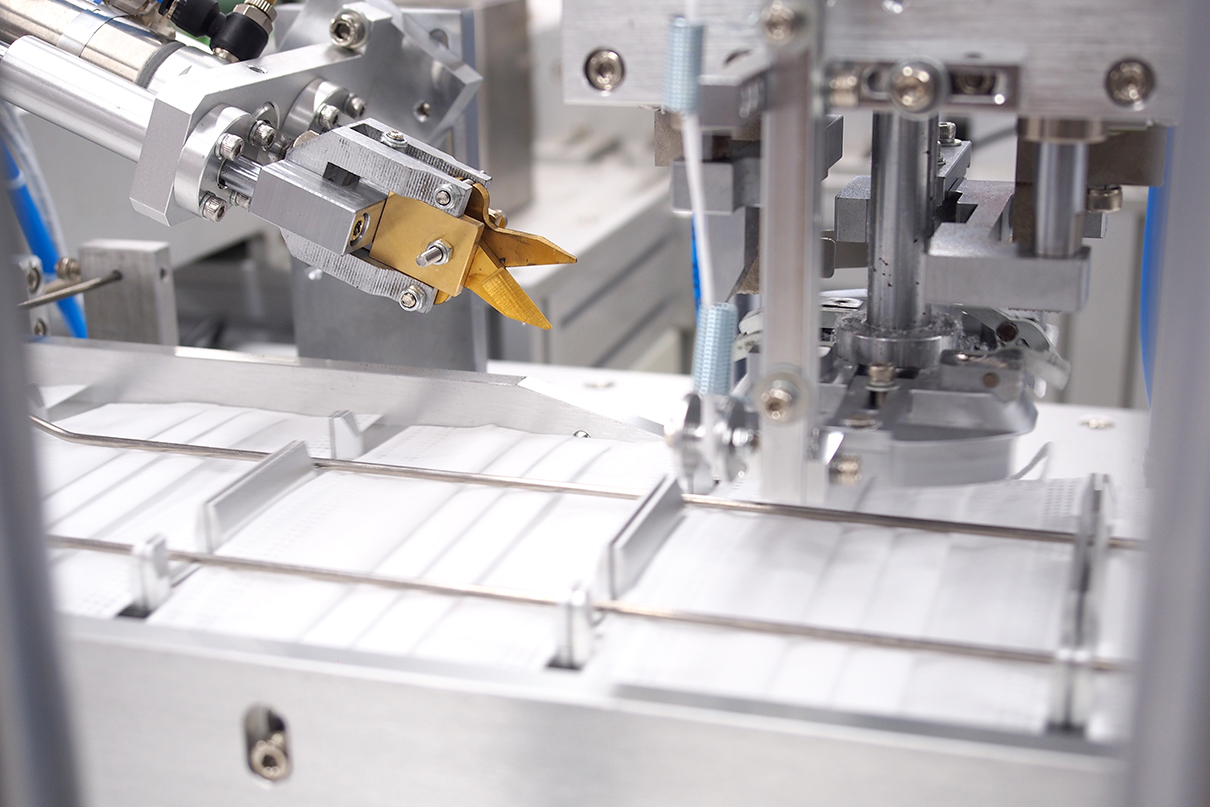 劉潭服裝全自動口罩機(jī)調(diào)試