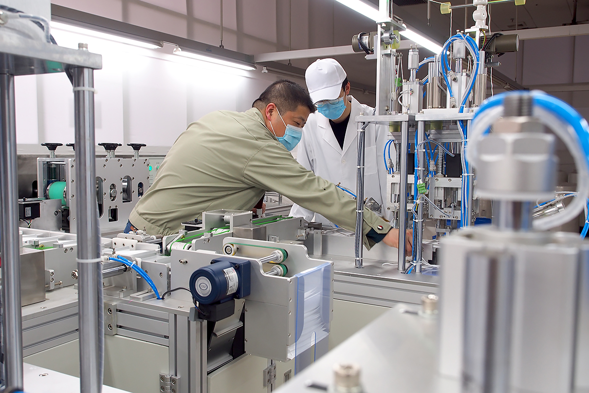 劉潭服裝全自動口罩機(jī)調(diào)試