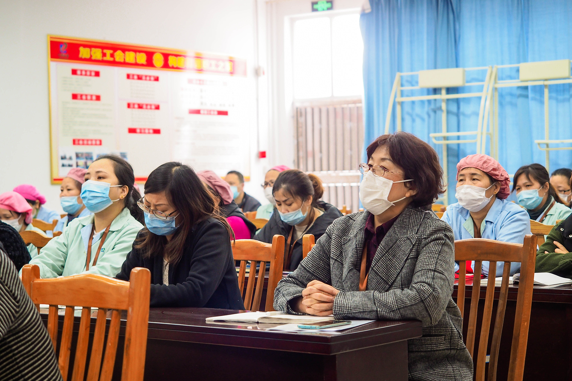 劉潭服裝職代會(huì)