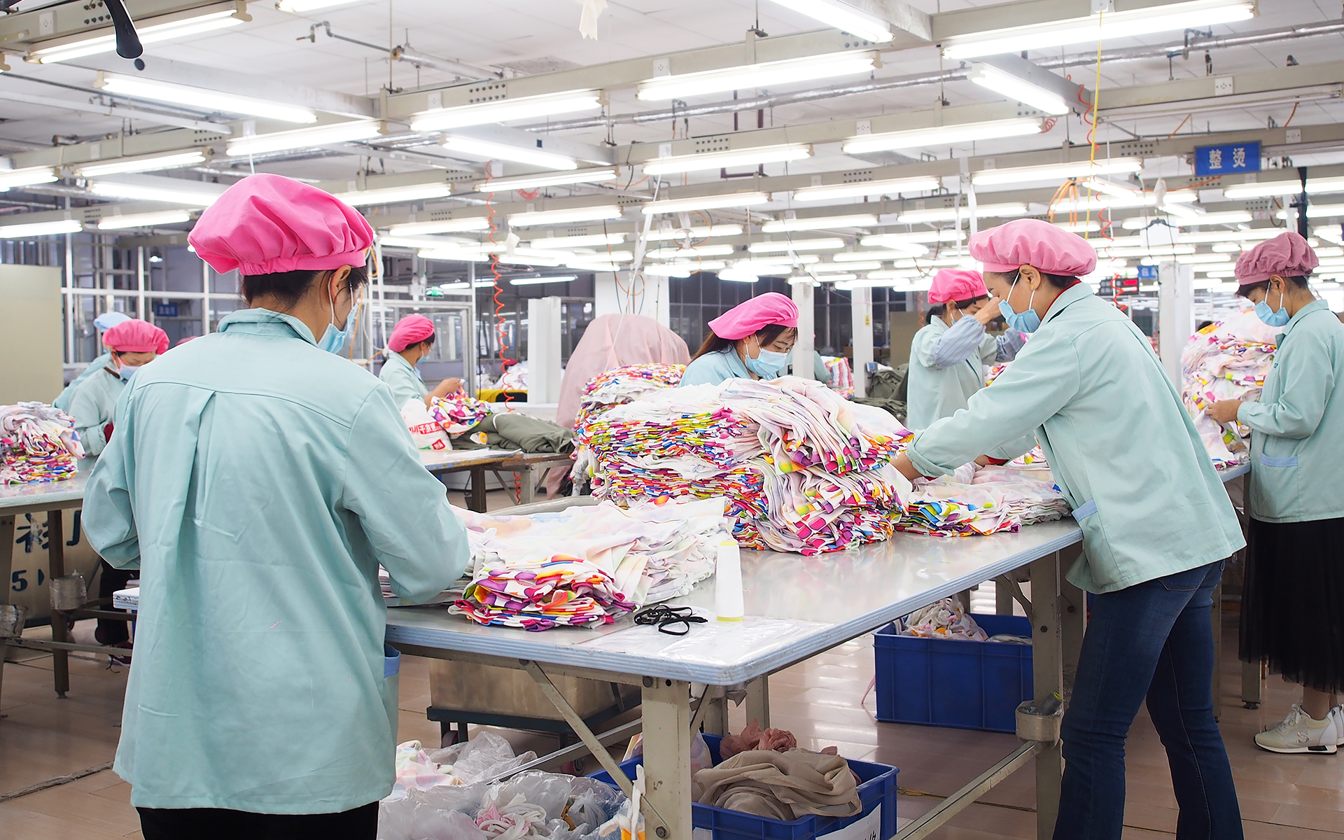 劉潭服裝復(fù)工復(fù)產(chǎn)