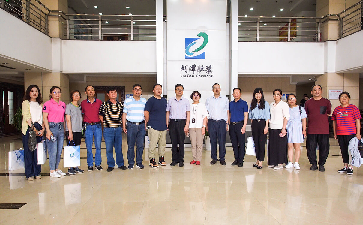 黃巷街道領(lǐng)導(dǎo)蒞臨劉潭服裝廠開展專題座談會