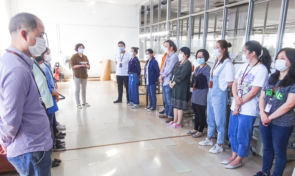 劉潭服裝普及教育