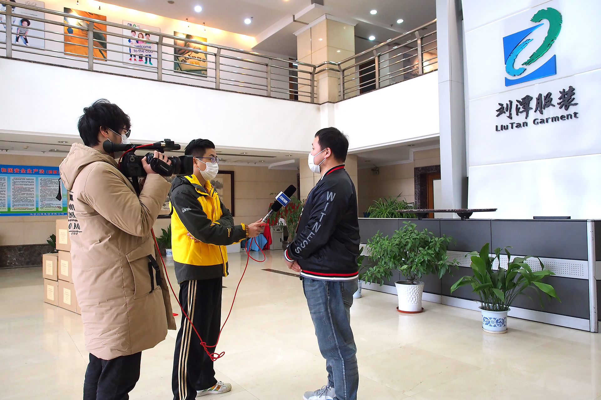 劉潭服裝愛(ài)心捐贈(zèng)