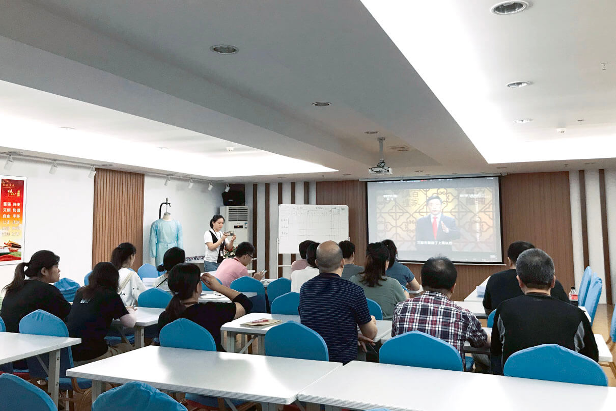 劉潭服裝黨員活動(dòng)