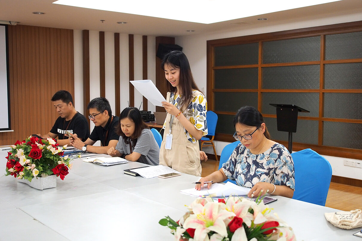 劉潭服裝黨員會議