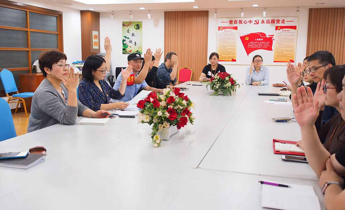 新血液 新力量——?jiǎng)⑻斗b廠召開湯亞利同志按期轉(zhuǎn)正黨群座談會(huì) 新血液 新力量——?jiǎng)⑻斗b廠召開湯亞利同志按期轉(zhuǎn)正黨群座談會(huì)