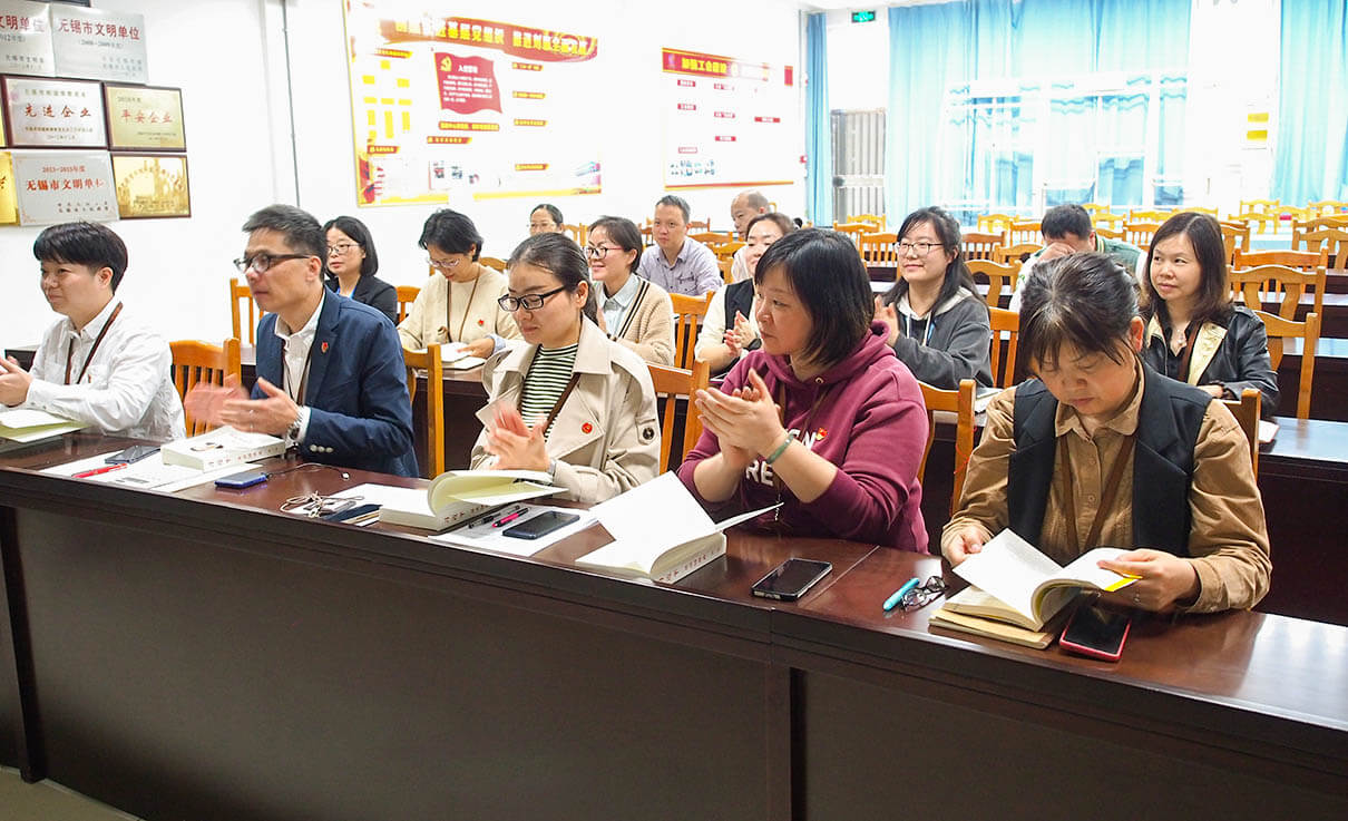 劉潭服裝黨課學(xué)習(xí)