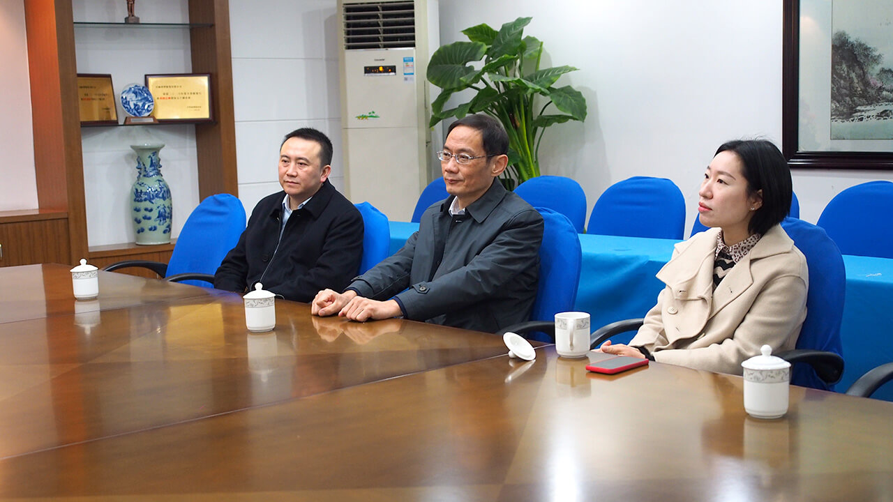 開工首日，梁溪區(qū)黃巷街道領(lǐng)導(dǎo)帶隊(duì)走訪劉潭服裝廠