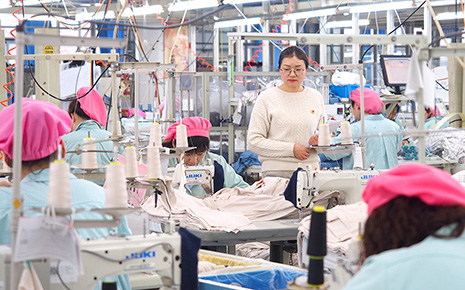 梁溪區(qū)婦聯(lián)到劉潭服裝廠進行“3.8國際婦女節(jié)”宣傳短片拍攝