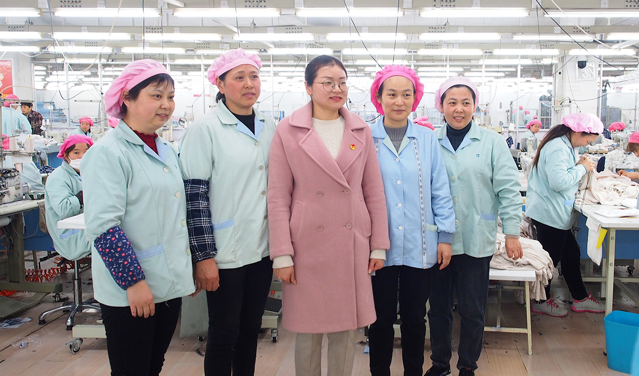 梁溪區(qū)婦聯(lián)到劉潭服裝廠進行&ldquo;3.8國際婦女節(jié)&rdquo;宣傳短片拍攝