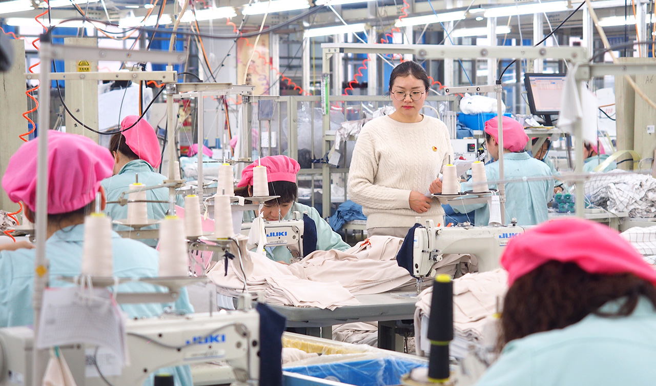 梁溪區(qū)婦聯(lián)到劉潭服裝廠進行&ldquo;3.8國際婦女節(jié)&rdquo;宣傳短片拍攝