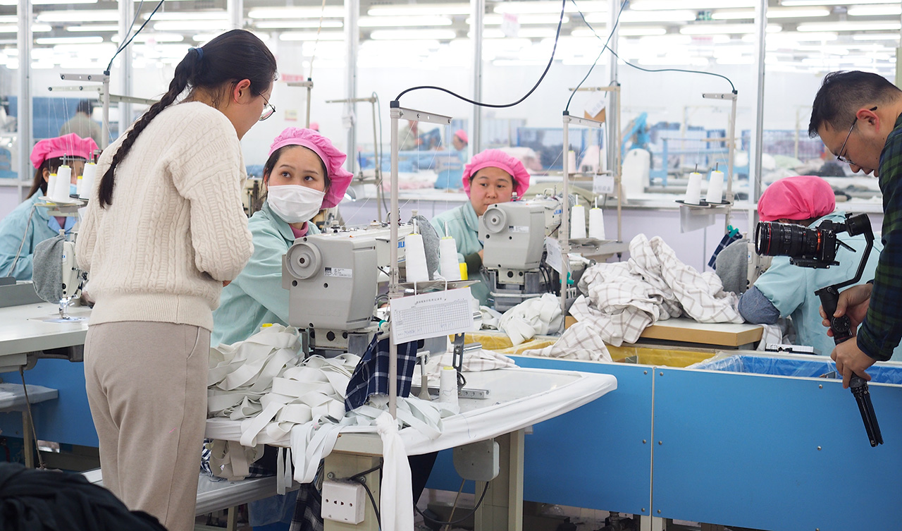 梁溪區(qū)婦聯(lián)到劉潭服裝廠進行&ldquo;3.8國際婦女節(jié)&rdquo;宣傳短片拍攝