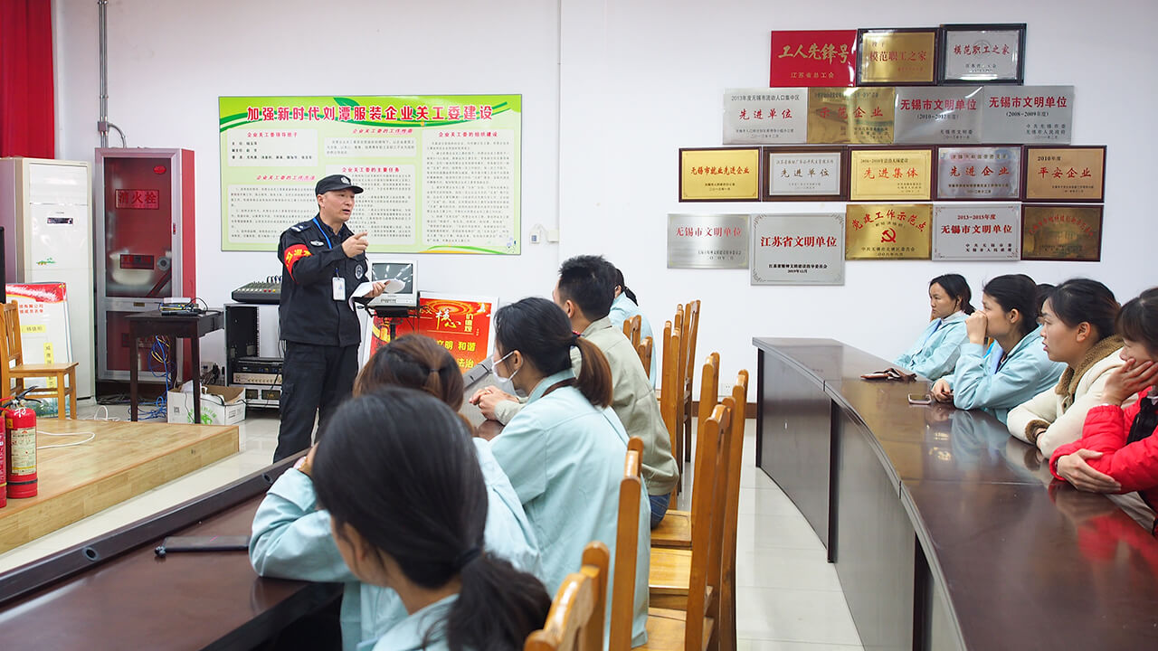 劉潭服裝廠對新進員工進行安全教育培訓