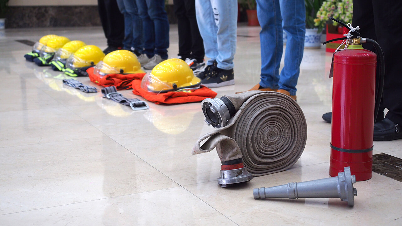 劉潭服裝廠消防員訓(xùn)練