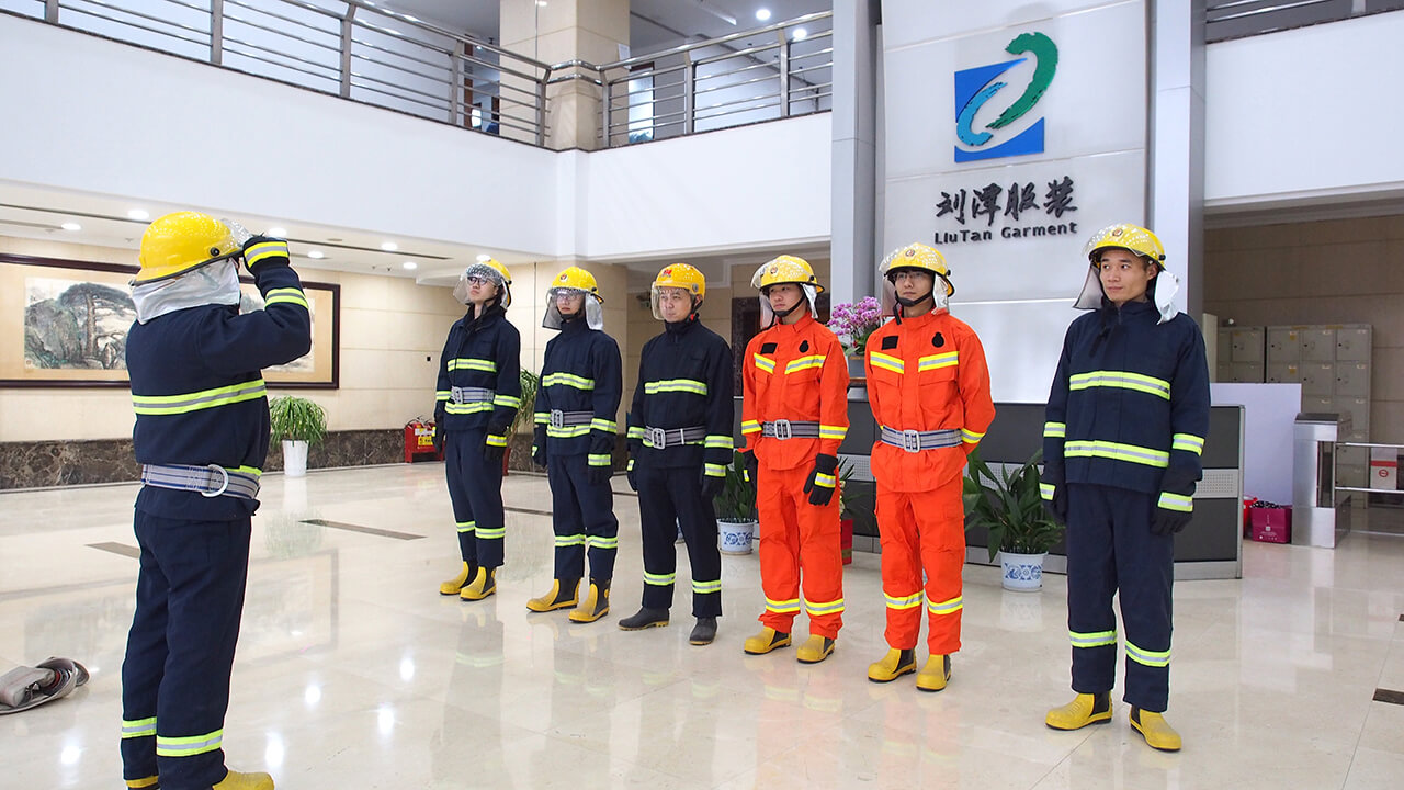 劉潭服裝廠消防員訓(xùn)練