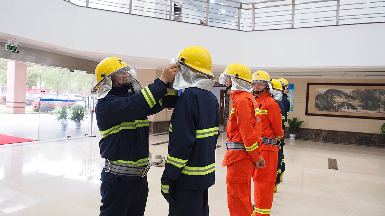 7 劉潭服裝廠消防員訓(xùn)練