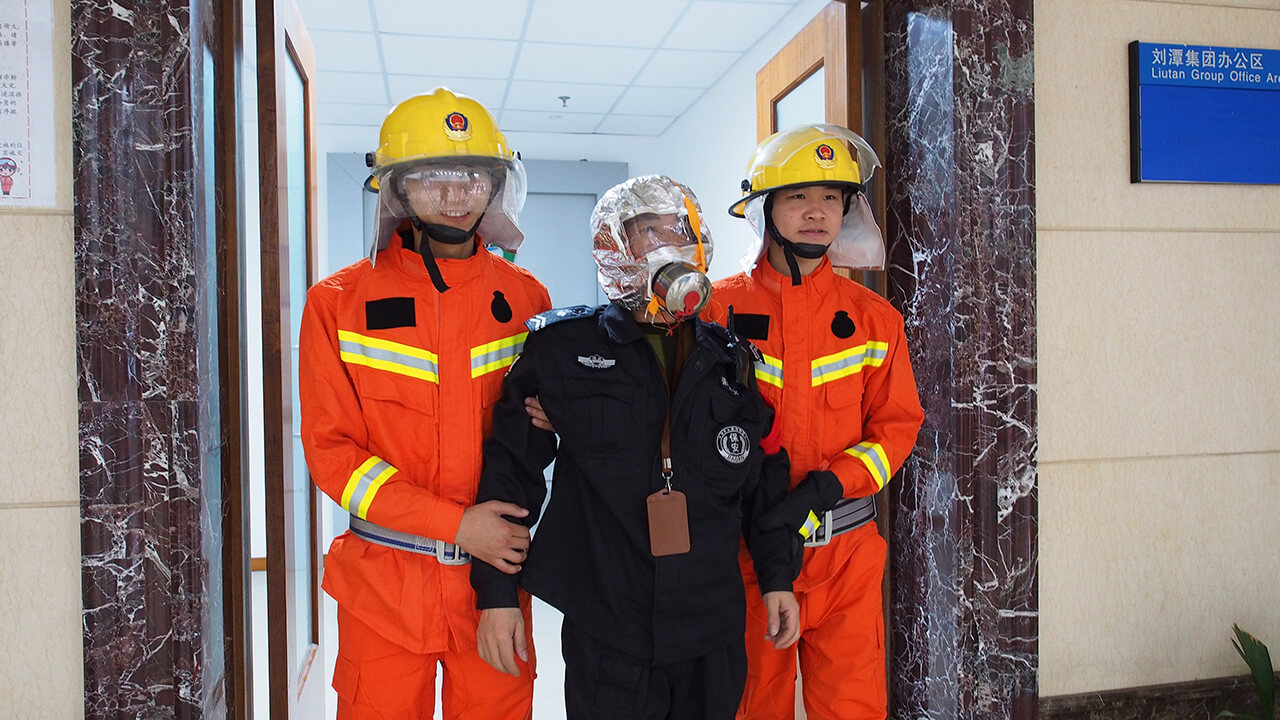 11 劉潭服裝廠消防員訓(xùn)練