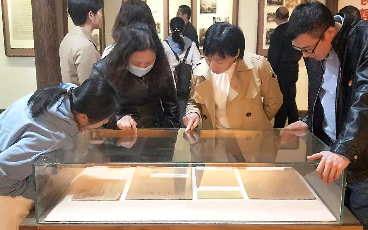 劉潭服裝廠黨員參觀新四軍六師部舊址紀(jì)念館 