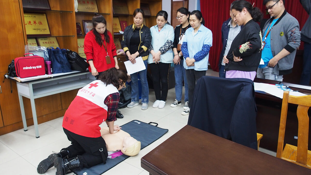 劉潭服裝廠紅十字應(yīng)急救護培訓(xùn)